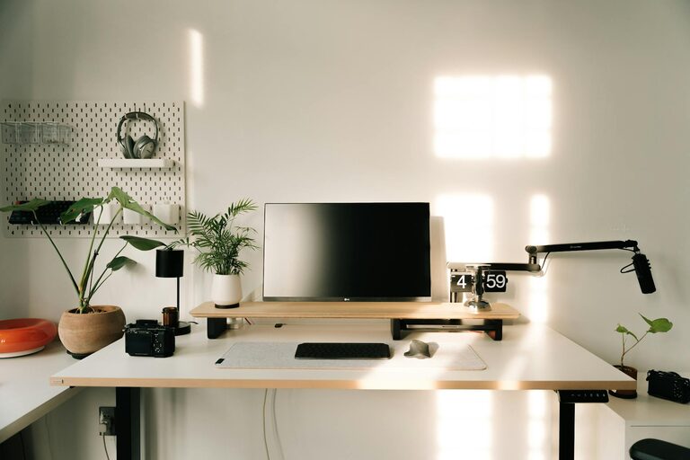 Consejos prácticos para un espacio de trabajo en casa cómodo y eficiente